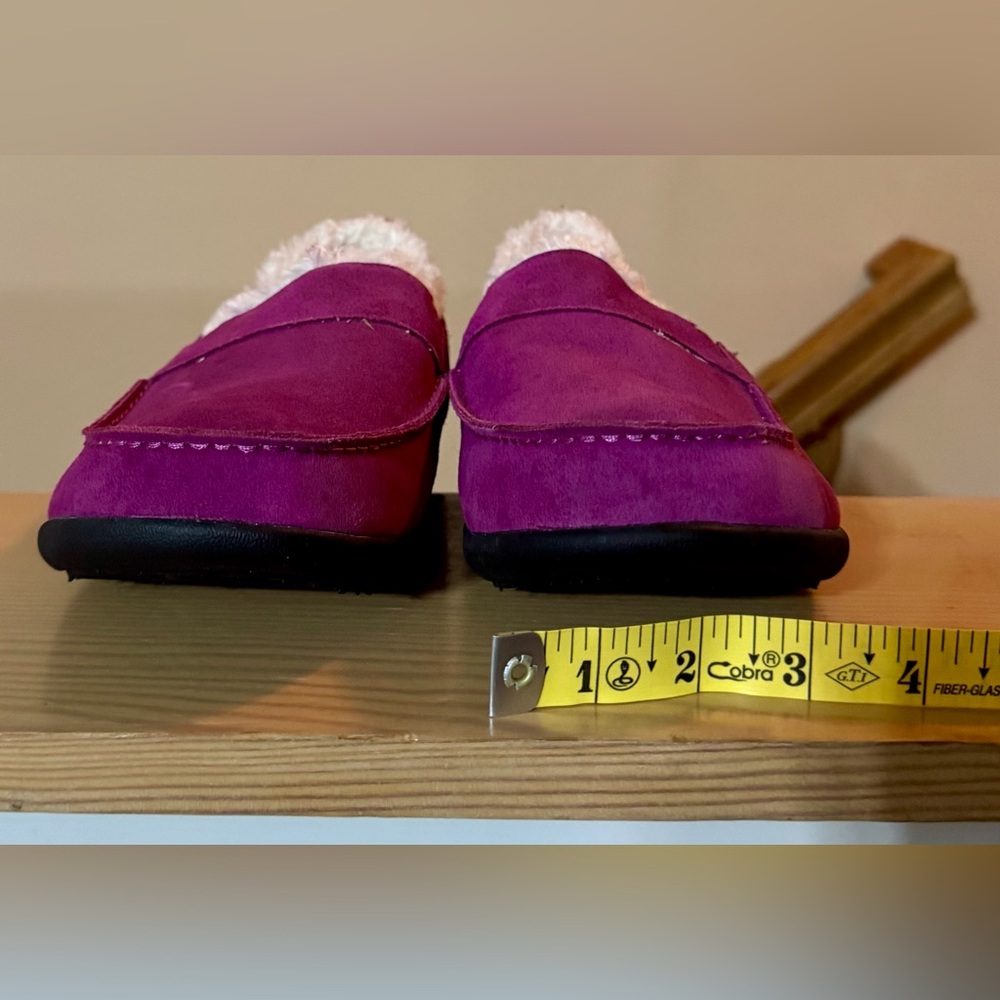 Revitalign “Reo” Deep Orchid Faux-Fur Loafers – Women’s 9 Wide | Like New